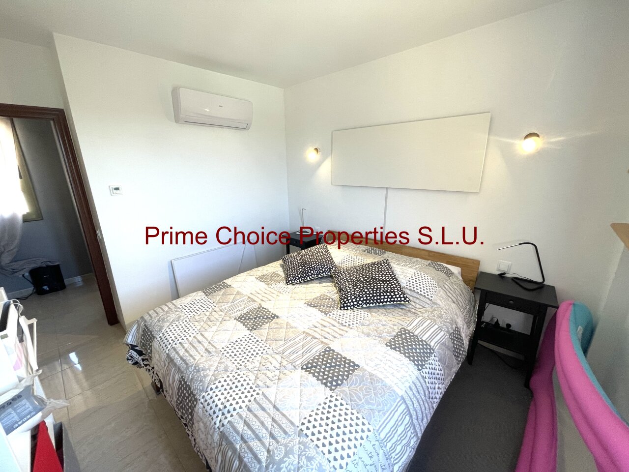 Schlafzimmer 2 mit Wand-Infrarot-Heizung und Klimaanlage